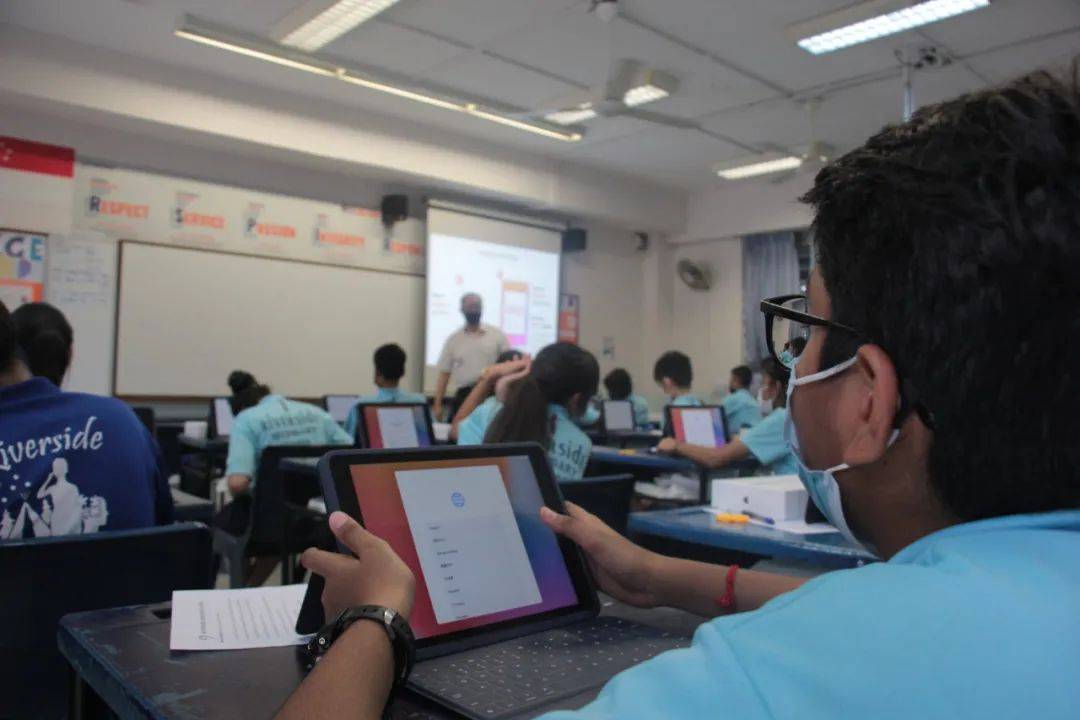 羡慕!新加坡这间中学给每个学生发全新iPad!“贵校还收人吗?”