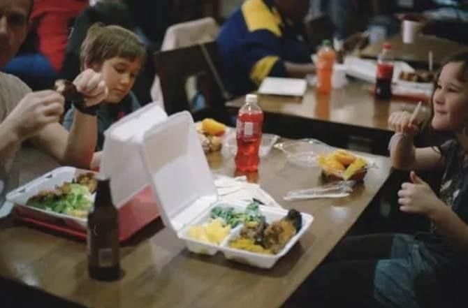 新加坡五家小贩中心,取消一次性餐盒了