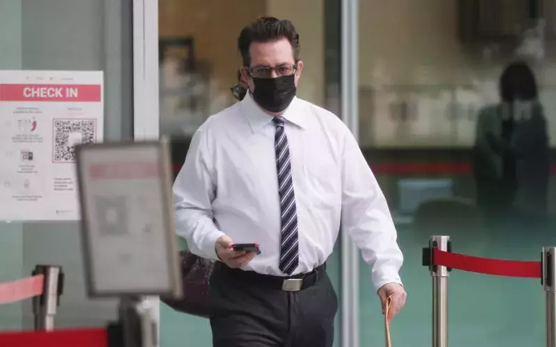 当街打德士司机 洋教师判监六周