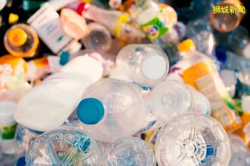 新加坡：塑料成“瘾”