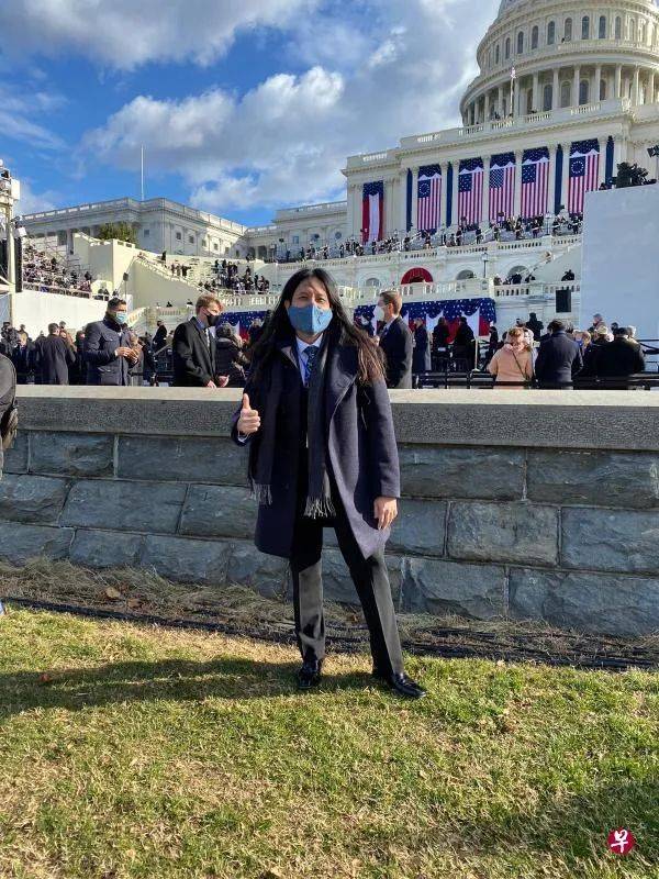 拜登就职礼上的这首歌，是由这位新加坡音乐人编曲指挥的