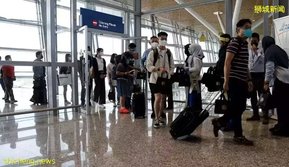 新加坡发现首起本土猴痘病例，源头成谜！患者实拍自述感受！这次会学中国吗