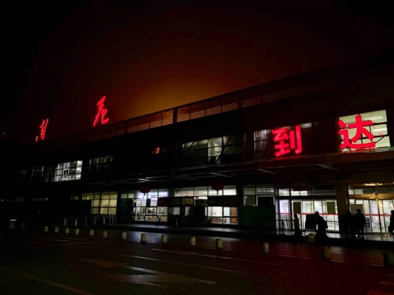 中国第一机场今天关闭，新加坡人打卡留念