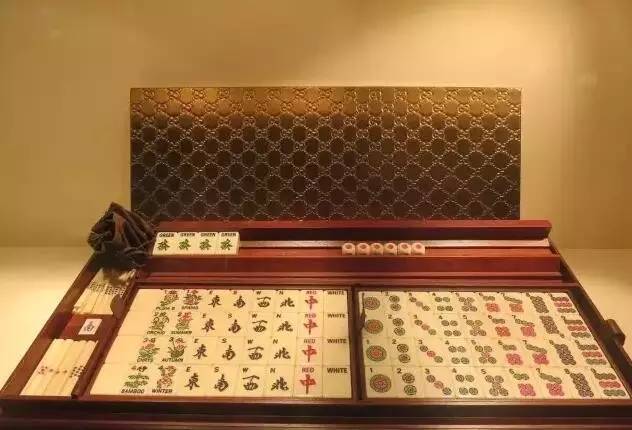 新航出的麻將被搶光！1700元，比LV和Tiffany好看！李光耀：誰也別想搞垮新航