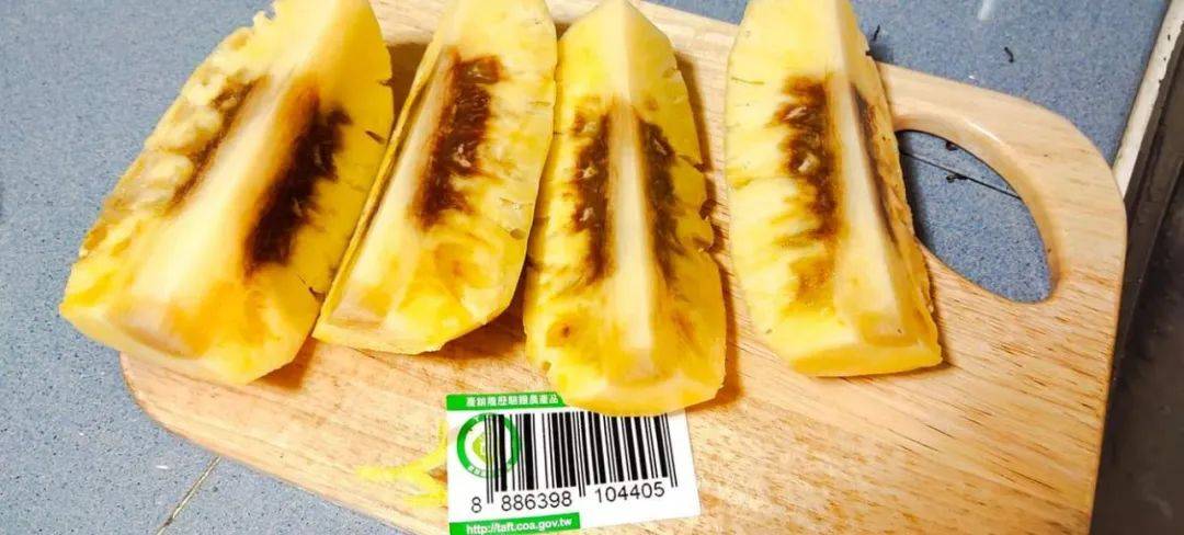 新加坡緊急退貨1600多箱台灣“黑心”鳳梨!食品局提醒:或有黑腐病,別吃