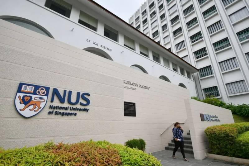 潜入国大女厕成每周消遣，新加坡18岁少年偷窥学生妹做辣眼睛的事