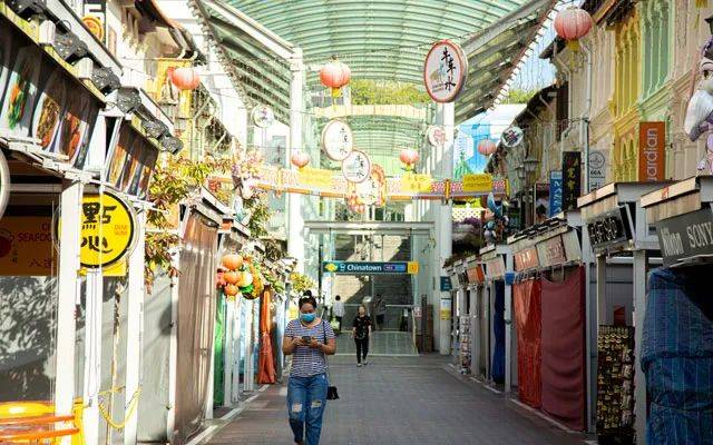 外媒：新加坡對外國人關門了！新加坡網友：我們可以做所有工作