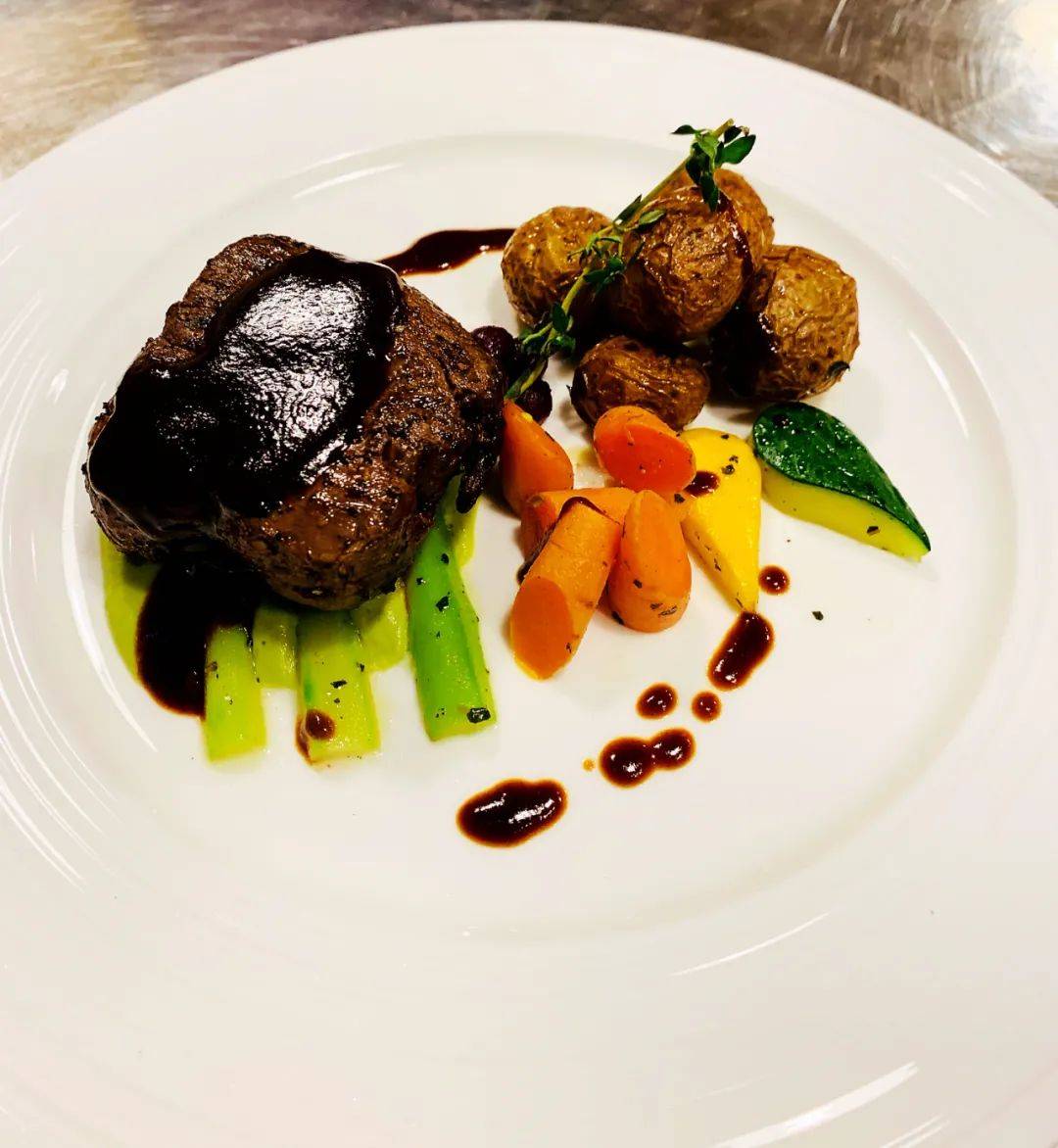 新加坡夜間野生動物園，現在可以搭帳篷吃晚餐了