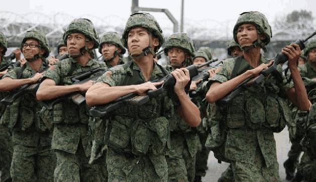 午夜才接到退伍的儿子！母亲营外等了一整晚，愤怒发帖抱怨