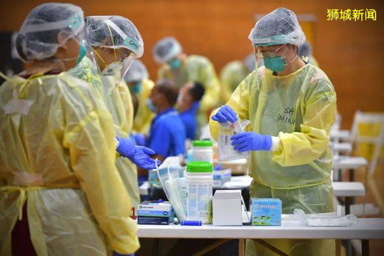 新加坡麦当劳又有确诊病例到访,30几个大妈大叔在牛车水跳广场舞