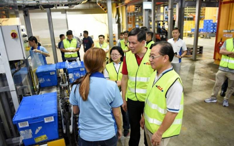 恐像韩国一样疫情爆发，新加坡紧急检查大米、面粉够不够