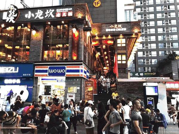 JJ林俊杰都来打卡的超劲爆火锅店现在免费送美国肥牛啦!锅底醇厚浓香,食材新鲜美味,一秒带你去火锅之城