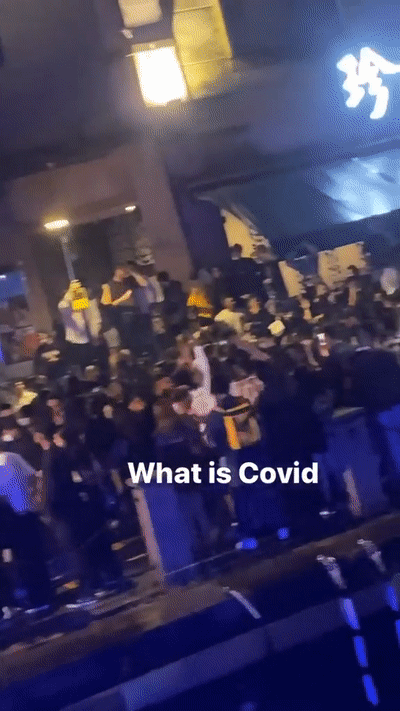 公然違規!新加坡克拉碼頭百人狂歡跨年: 不戴口罩、貼面跳舞!或導致超級傳播