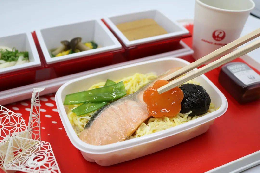 本地餐厅联手日本航空为你带来限定版航空餐！还有日航空姐教你日式手作哦