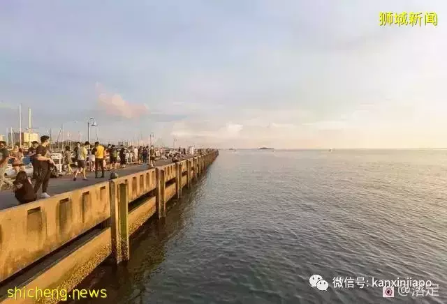 在新加坡看落霞云归，远眺柔佛海峡灯塔复明