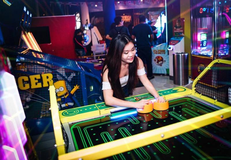 新加坡最大街機遊戲廳！Timezone 200多部街機遊戲、3大區域、保齡球道🎉 開啓狂歡趴踢