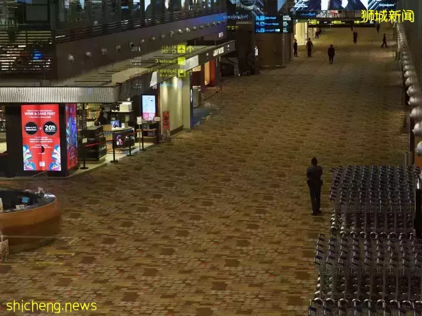 韩国失控!“共存”45天后紧急叫停!新加坡现24例奥密克戎,张文宏预测明年恢复正常生活