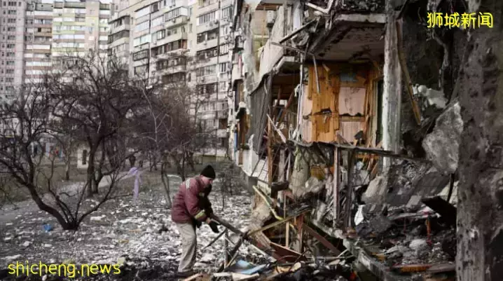 難民潮爆發!數百萬人出逃,這個新加坡帥哥的烏克蘭模特女友,發文:家人隨時准備逃命