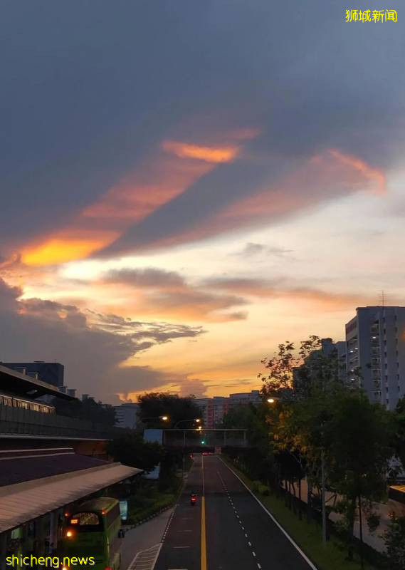 今早,新加坡出现美丽的曙光和彩虹