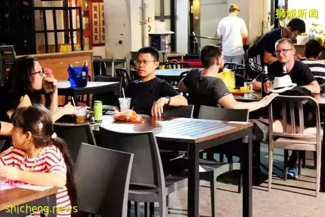 新加坡发达的餐饮业 吃在新加坡