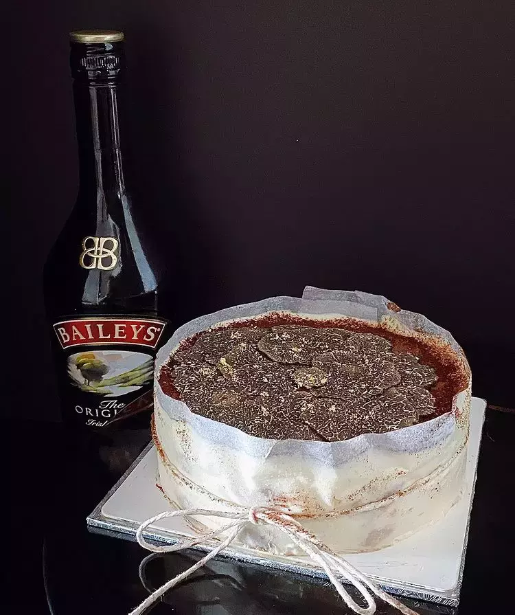 全岛首创的黑松露提拉米苏蛋糕!苦甜咖啡+百利甜酒+松露片,限量售卖🎁今年情人节必吃😍