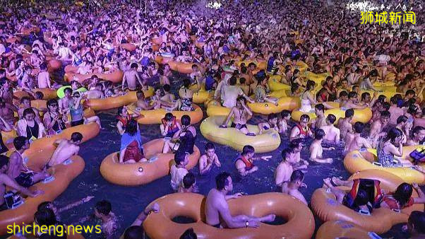 武汉3000人超级派对让世界羡慕!新加坡网友炸了:让美国好好看看
