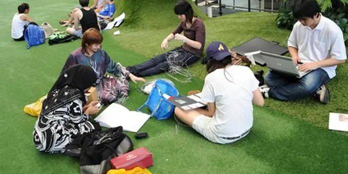 新加坡教育部最新通告:2021年进入中一新生无需亲自前往所分配中学报到,可通过电话或邮件确认