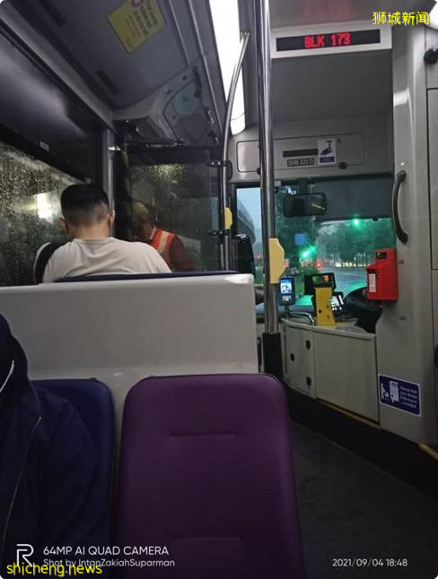 默默的为乘客挡雨, 感谢963巴士车长这么关心每位乘客