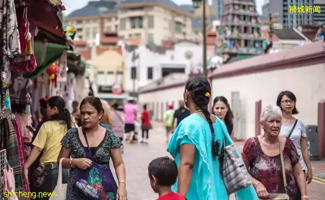 实拍!新加坡马来族女孩给华人男友妈妈拜年,竟说了这些话