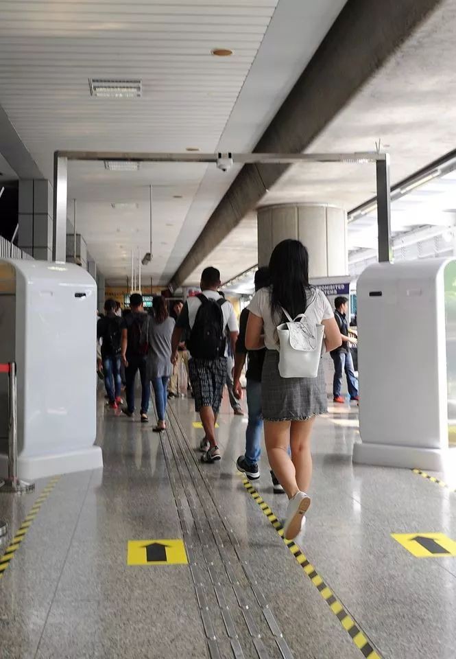 新加坡女明星省钱坐地铁,因不满服务质量破口大骂遭高额罚款