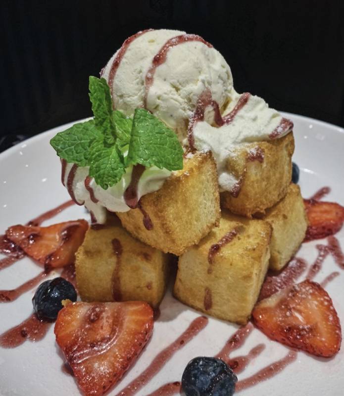 盤比臉大的日式靈魂咖喱飯🍛！ 料超足+量超大！新店開張隱藏菜色大公開！新店開張還有特價券可領喔