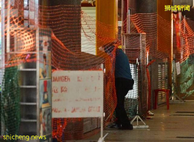 巴刹和熟食中心之间封锁网加固！！这样都难阻挡违例者