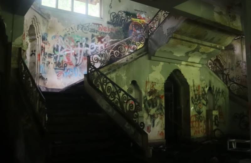 实拍！英国博主非法闯入新加坡“鬼屋”探险，却被网友力挺