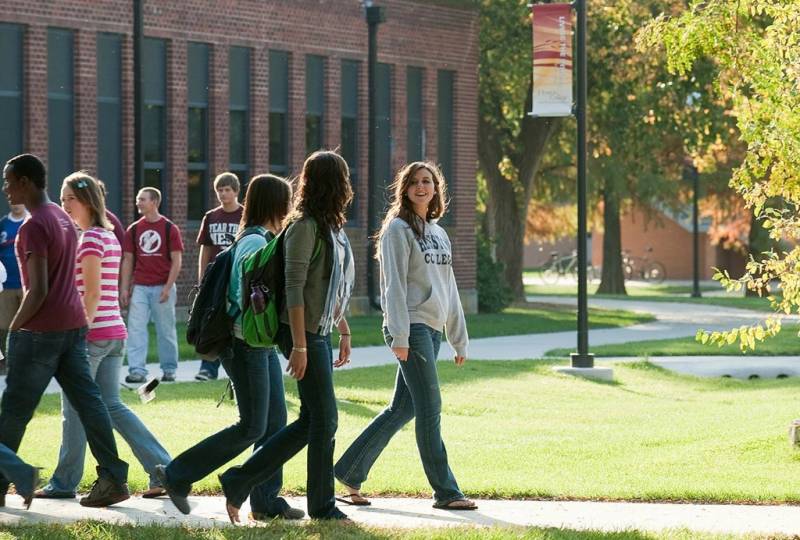 醜惡嘴臉,美方“制裁”中方留學人員!新加坡成留學新風向