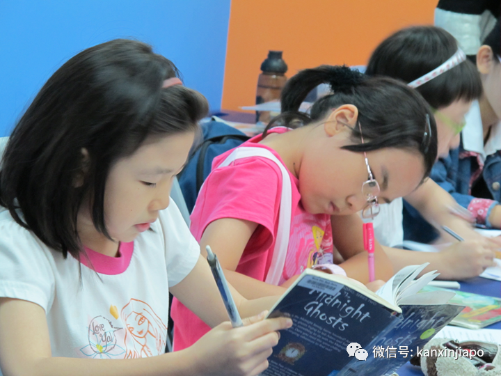 如何培养孩童从小说英语的习惯?