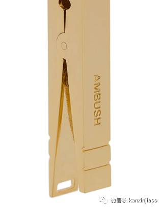 它，袷衣服卖五毛钱，但夹耳朵要买7xx新币