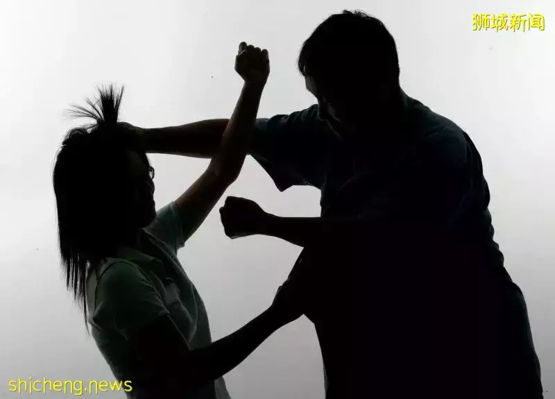 孩子面前扭打 5家长闹上庭 法官斥：羞耻