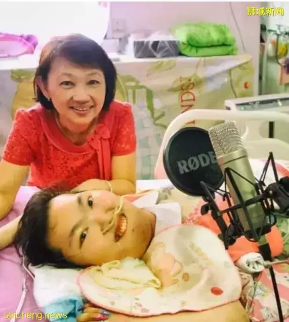 終身癱瘓“奇女子”對生活不棄、靠網絡謀生，感動新加坡