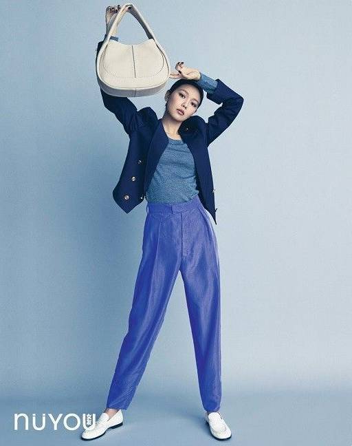 韩国女艺人崔秀英拍新加坡杂志封面写真,风格大气受好评