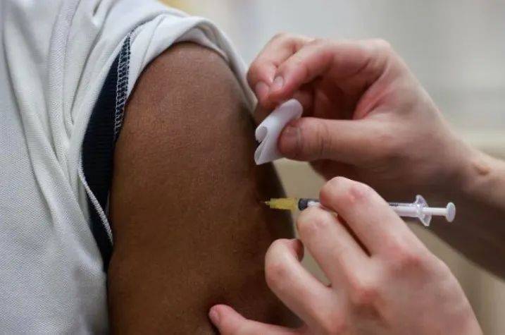 新加坡疫苗接种计划正在进行，符合条件者将逐步收到简讯