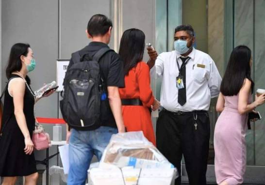 因嫌新加坡疫情严重，她死活要带孩子离开！法官这样判