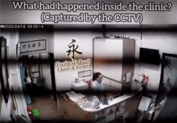 曝光!新加坡这个诊所员工猛踹婴儿车,飞出2米!网友竟力挺