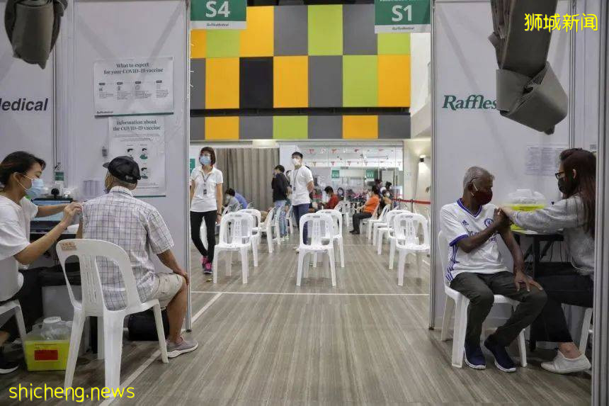 新加坡重症患者增至85人,66人年过六旬!政府正式为年长者接种加强剂疫苗,尽快控制疫情