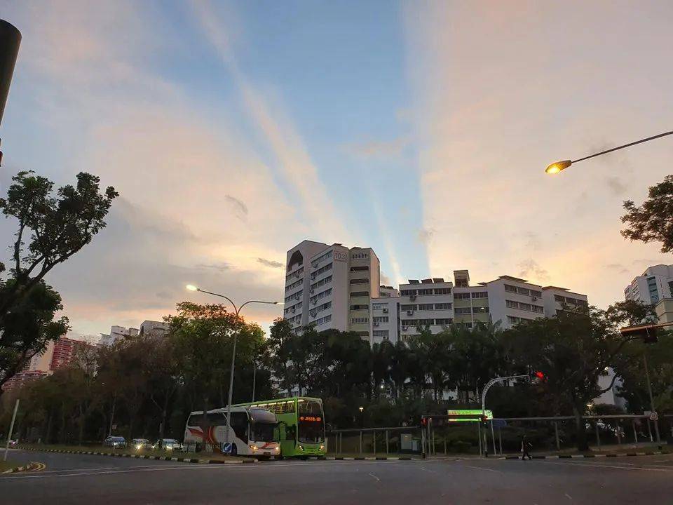 曙暮晖？反曙暮晖？今年迄今新加坡天空已出现哪几种自然光学现象