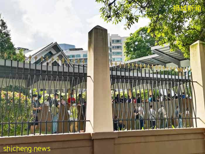 驻新专员署 又现人龙 办大马护照