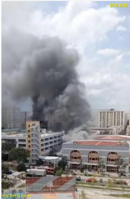 恐怖！新加坡這個食閣煤氣罐爆裂，發生大火！兩小夥勇敢救急