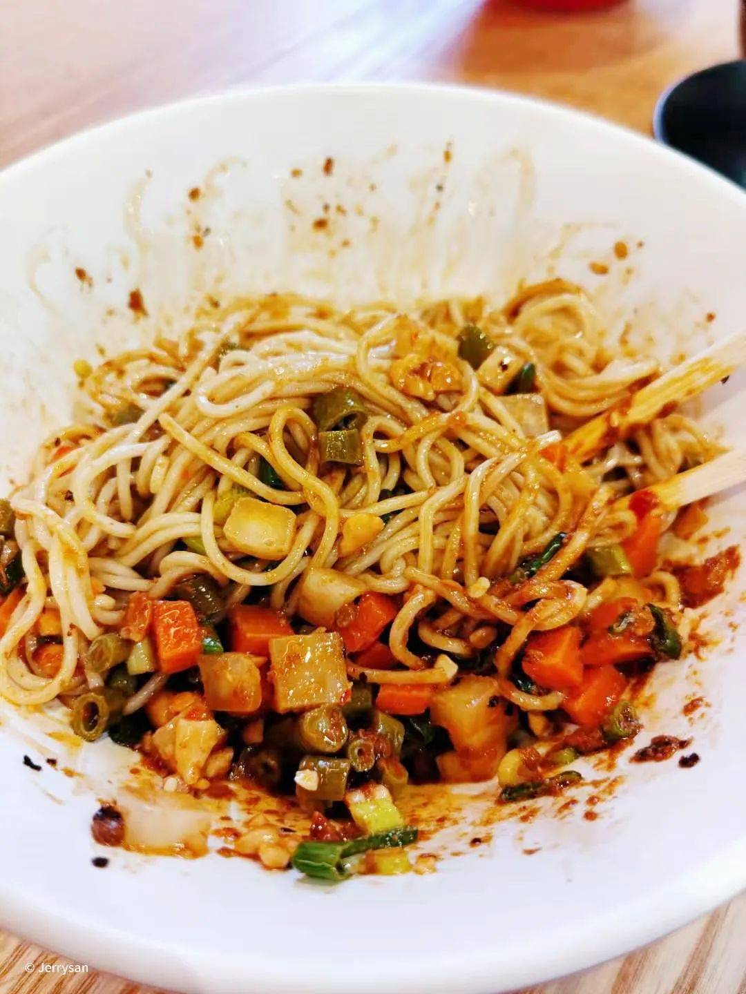 武汉热干面、新疆风味烤串来新加坡了！吃面撸串仅9.9新币，手慢无