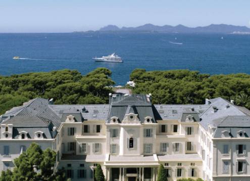 中國疫苗逆襲!美媒力挺,英國富豪專門飛迪拜接種!新加坡即將批准