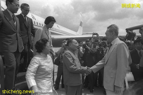 新加坡，左右爲難!