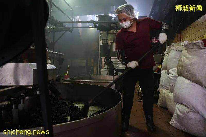 新加坡東部德福工業區走入曆史 在老字號食品廠家消失前 細細品味它們的故事